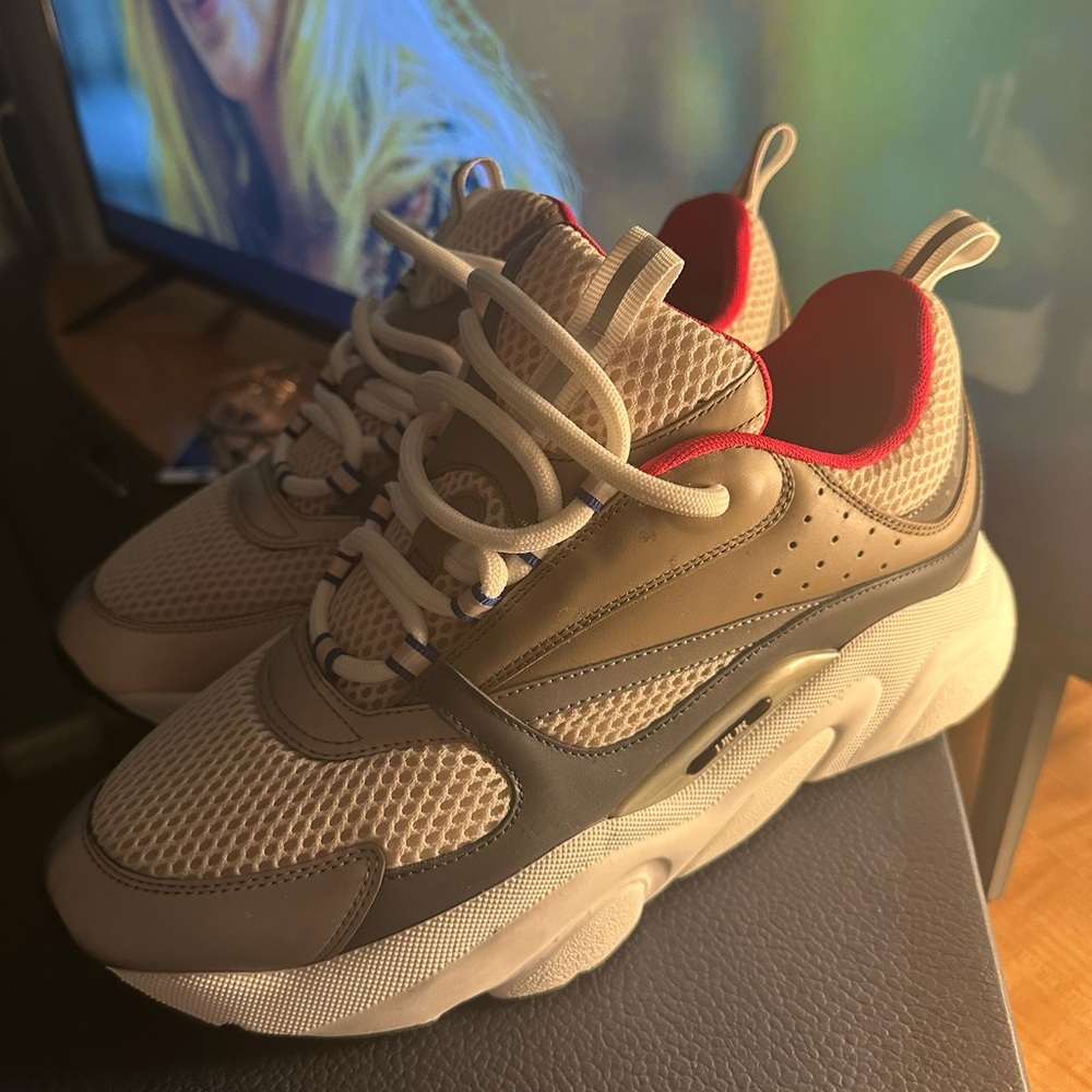Dior B22 ‘Beige Deep Grey’